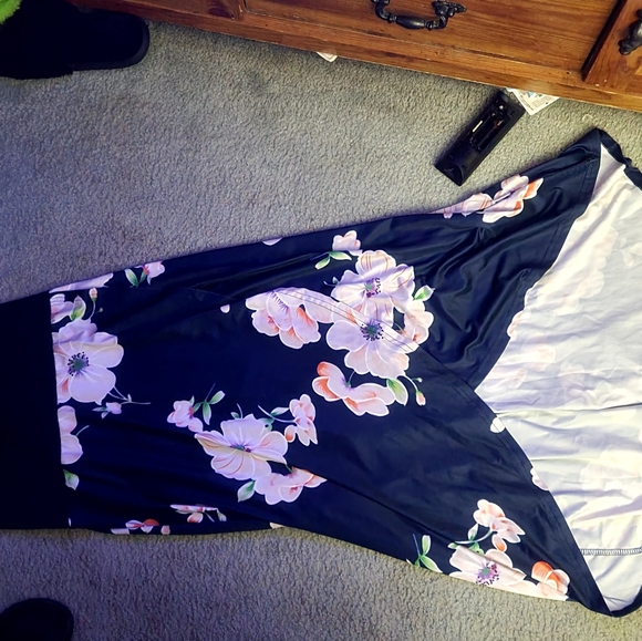 Dress - Picture 7 of 8